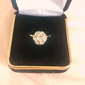 A pretty 10k flower ring